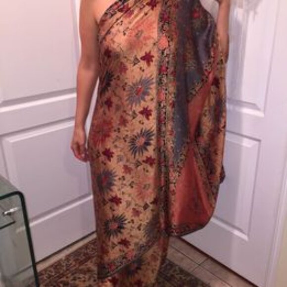 Hand Woven in Bali silk wrap - Picture 1 of 9